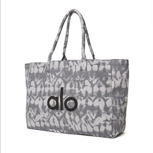 NWT alo yoga shopper tote